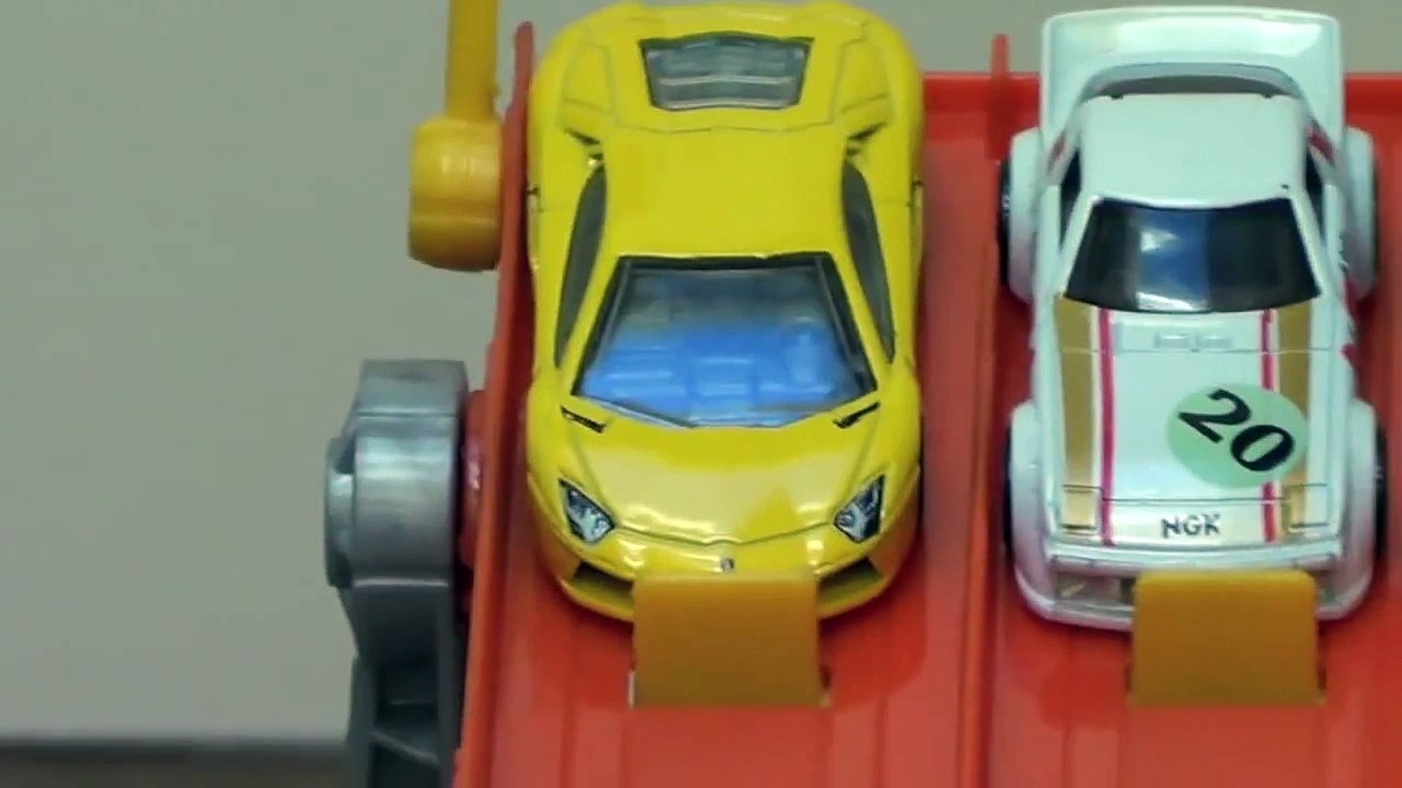 Hot Wheels Race Mazda RX-7, Ford Gran Torino, Lamborghini Aventador, Monte Carlo