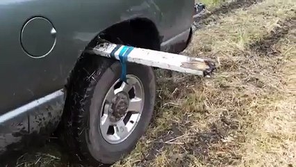 Çamura Saplanan Araba Nasıl Çıkarılır