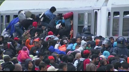 Migrants cram into trains for Europe