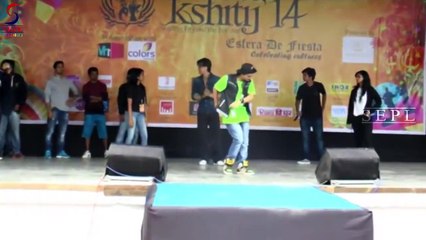 Tiger Shroff' Showing Amazing Dance Moves @ Mithibai College festival KSHITIJ 2014. - HD