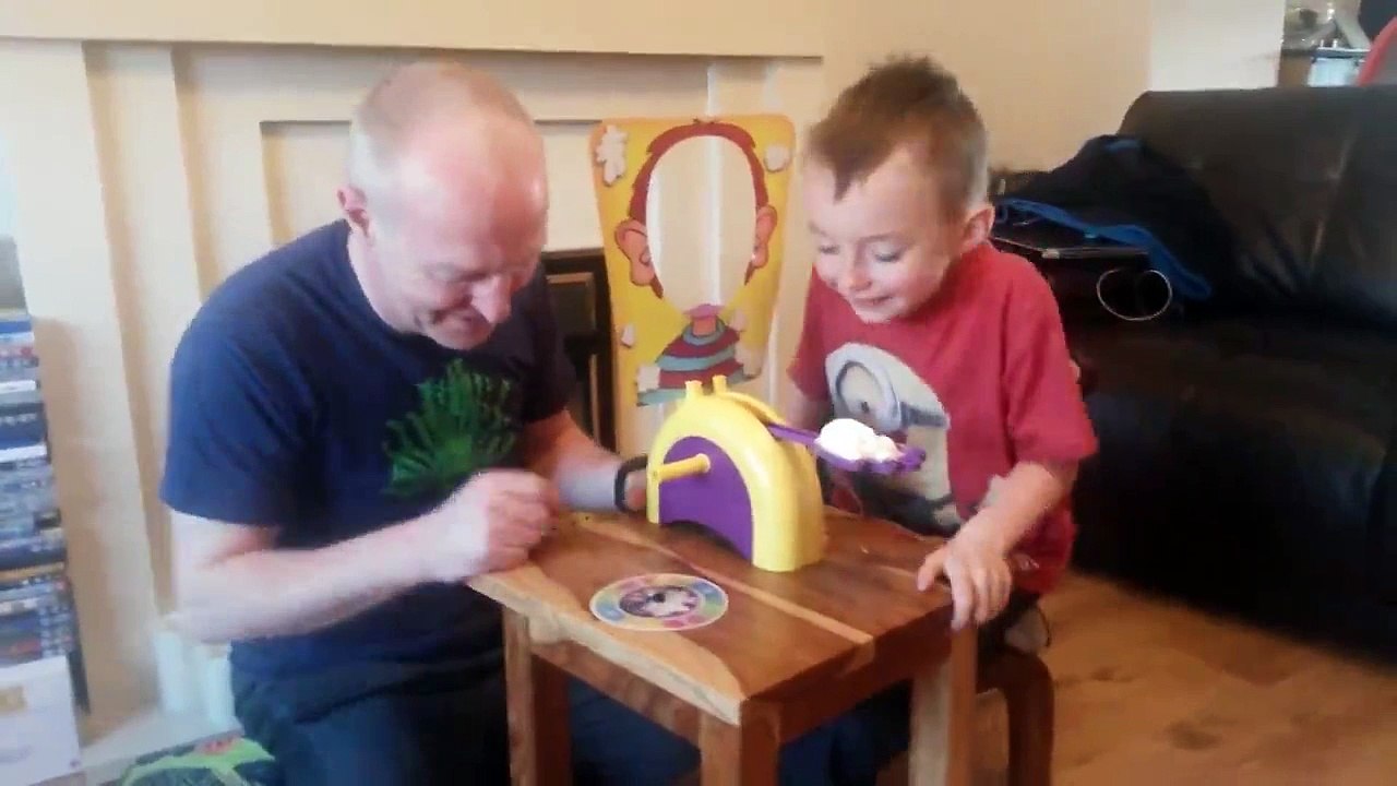 Это очень веселая игра.для папы!