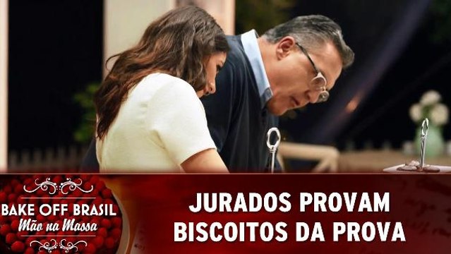 Jurados provam biscoitos da prova técnica
