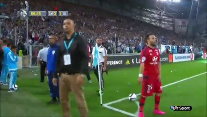 Marseille vs. Lyon delayed for 20 minutes after Marseille fans throw objects at Valbuena