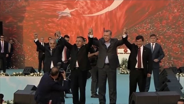 مظاهرة بإسطنبول يتقدمها أردوغان تنديدا بالإرهاب