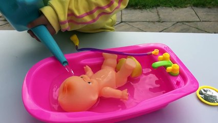 Baby Doll Bathtime Pretend Play For Children, How to Bath A Baby Doll