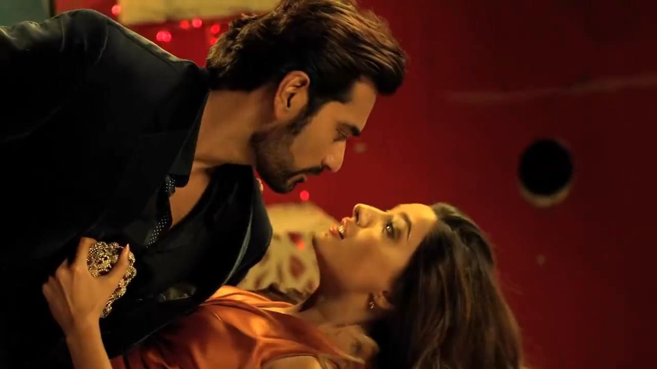 "Jawaani Phir Nahi Aani" (Title) Hd Video Song