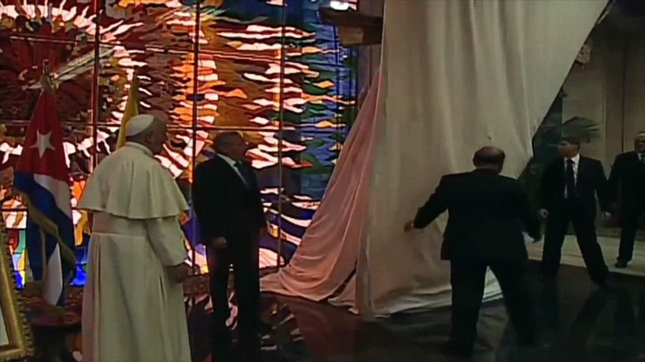 El “macabro” regalo que le hizo Raúl Castro al Papa Francisco (HD)