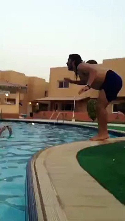 Colombia legend René Higuita recreated his scorpion kick 20 years after the original against England!