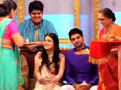 Ranveer aur Ishani ki Sagai main aaya Twist Amba ne chali Chaal - 21 september 2015 - Meri Aashiqui Tum Se Hi