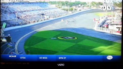 NASCAR CWTS Daytona Practice, Window Almost Takes Out Flagman