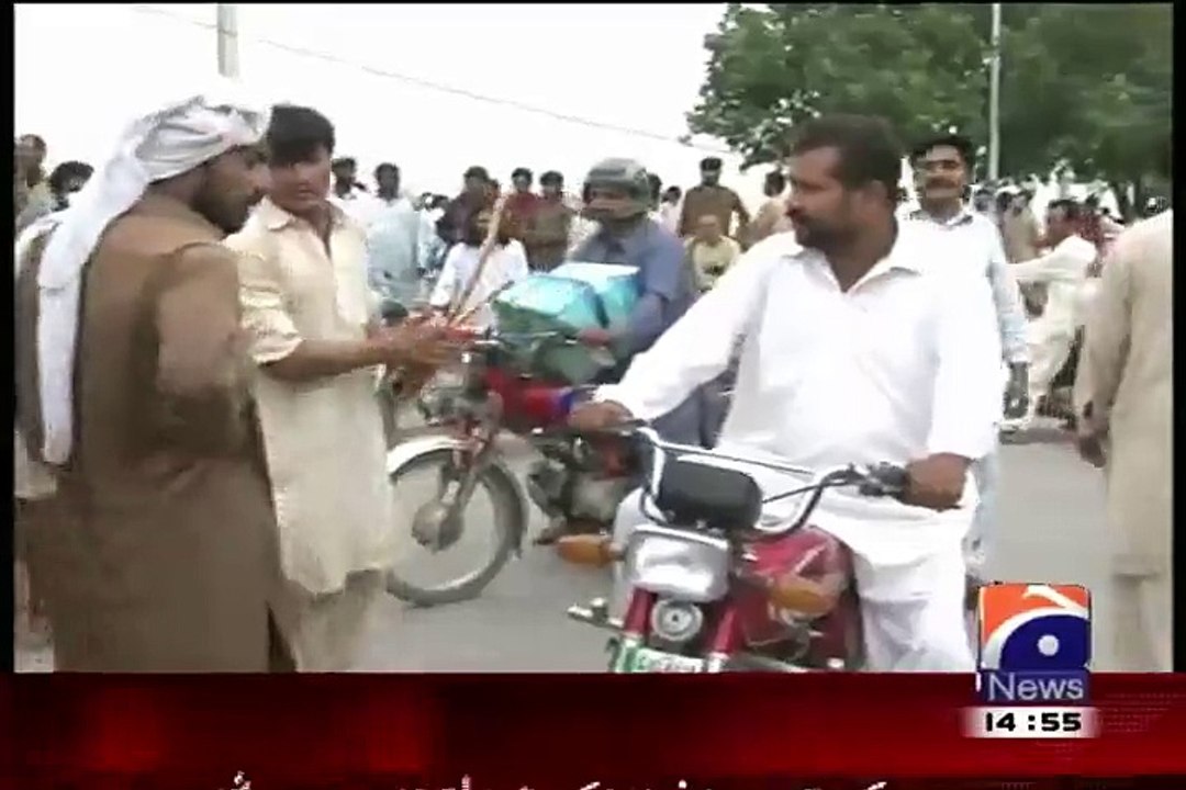 Young Doctors Pelted Eggs On Health Minister Of Punjab Khawaja Salman Rafiq