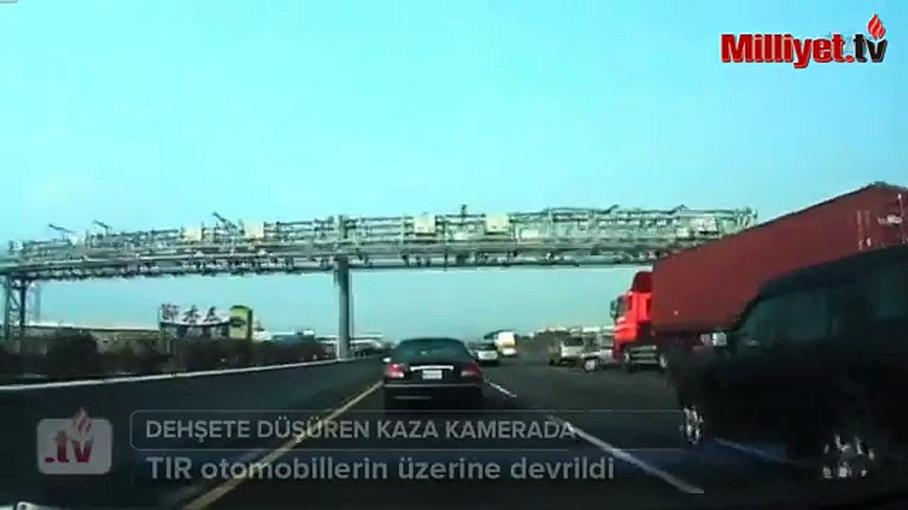 TIR otomobillerin üzerine devrildi. - car crash