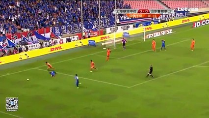 Demba Ba yine affetmedi!