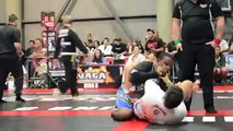 Quand un combattant MMA lache une caisse au visage de l'autre... Abandon direct