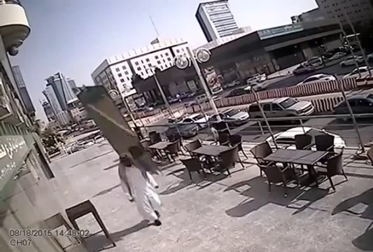 Un homme frôle la mort en Arabie Saoudite