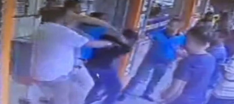 Çocuğa taciz şüphelisine linç girişimi kamerada
