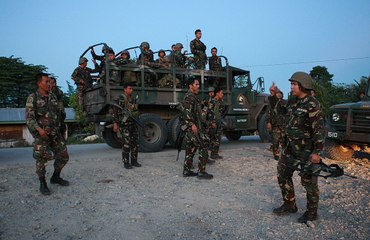 Gunmen kidnap tourists and local woman in Philippines