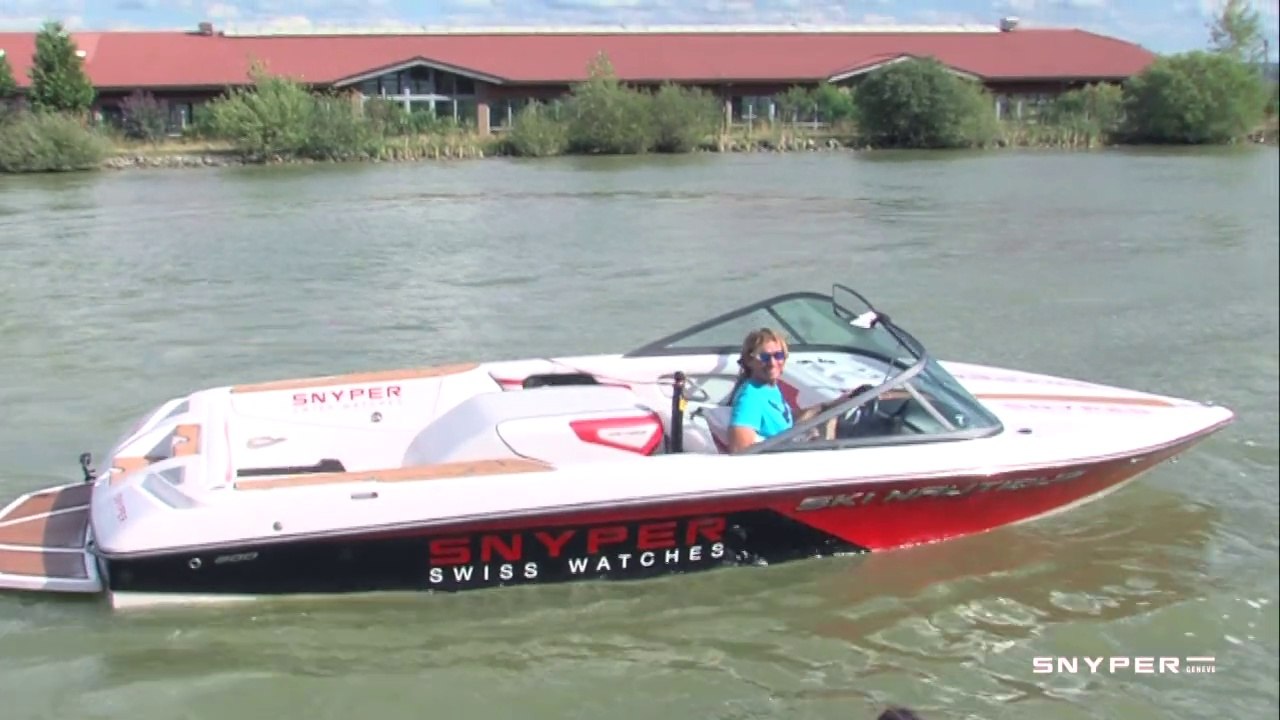 Démonstration d'Alizée Paturel, championne suisse junior de ski nautique, pour Snyper !