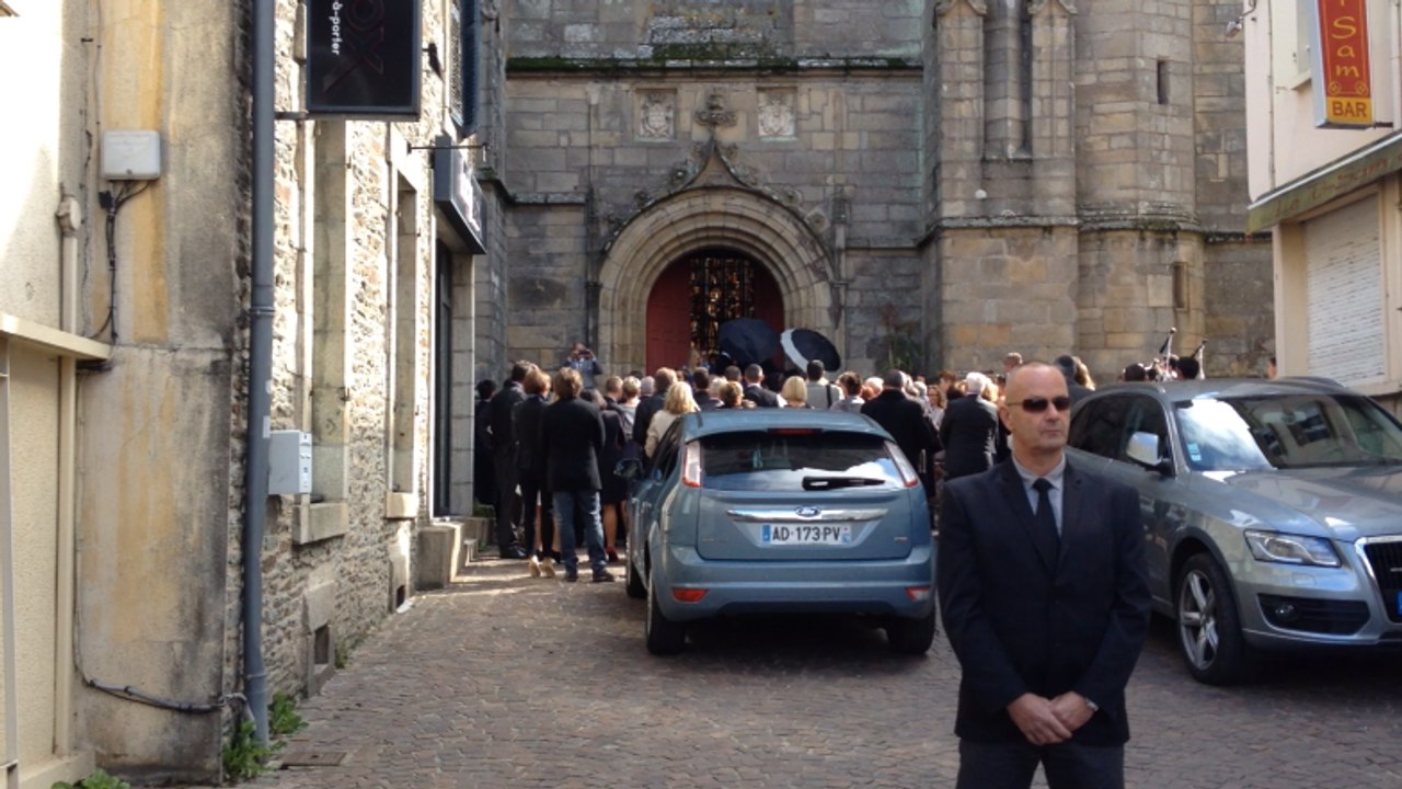 Sortie du mariage de Natacha Amal