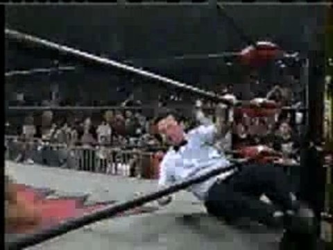 wwe- Rey Mysterio Jr. Beats Kevin Nash
