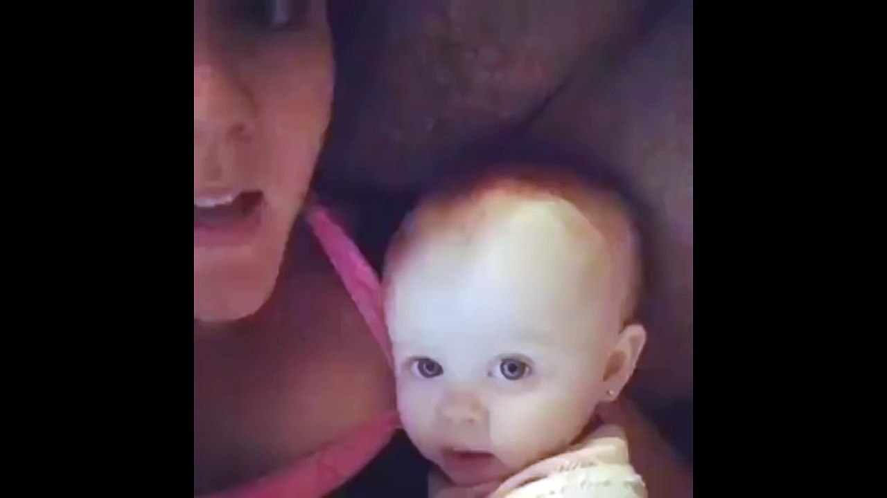 I Love You Demeye Çalışan Sevimli Bebek! ( So Cute Baby Says I Love You Funny! )