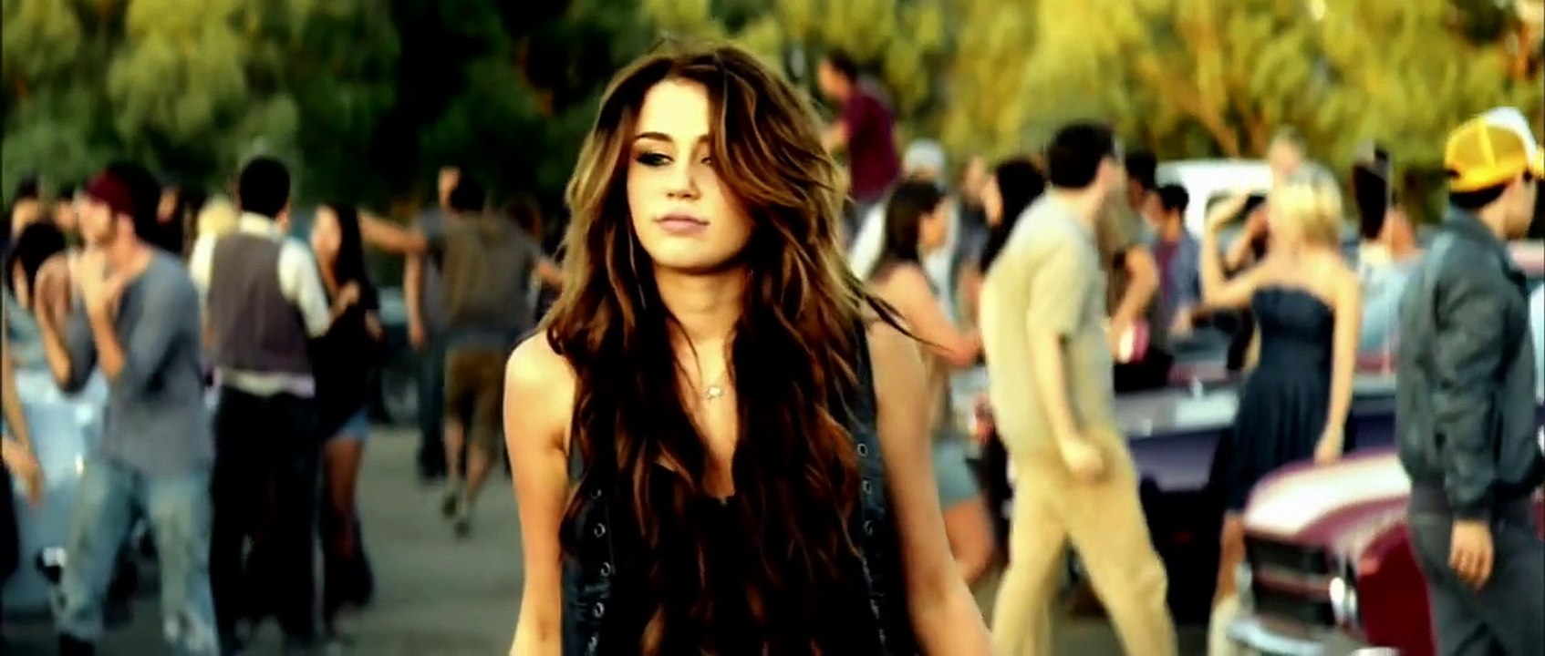 Miley Cyrus - Party In The U.S.A.