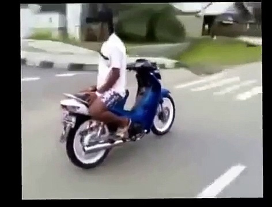 new Super Kocak   Aksi Standing Motor Paling GOKIL Super Lucu Banget