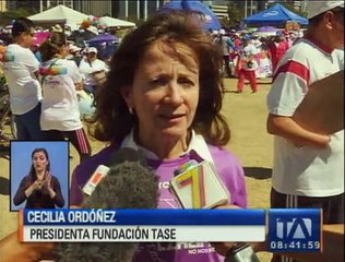 Adultos mayores participaron en la caminata por el Alzheimer
