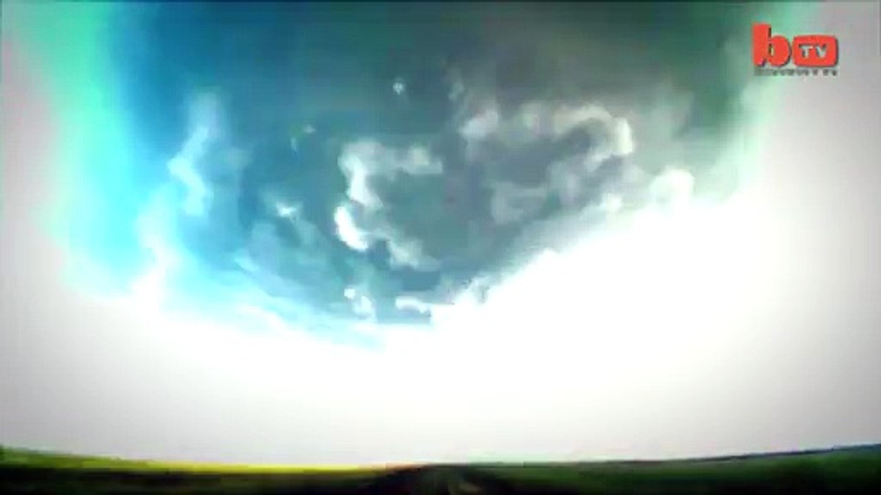 Thunder Dome Storm Chaser Captures Supercell Timelapse