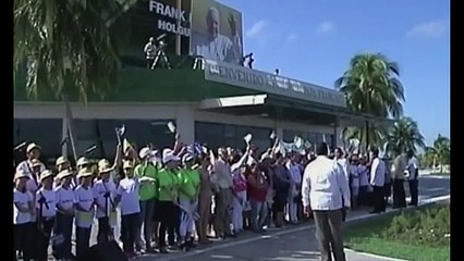 Pope arrives to cheering crowds in Cuban city of Holguin 21 sep 2015