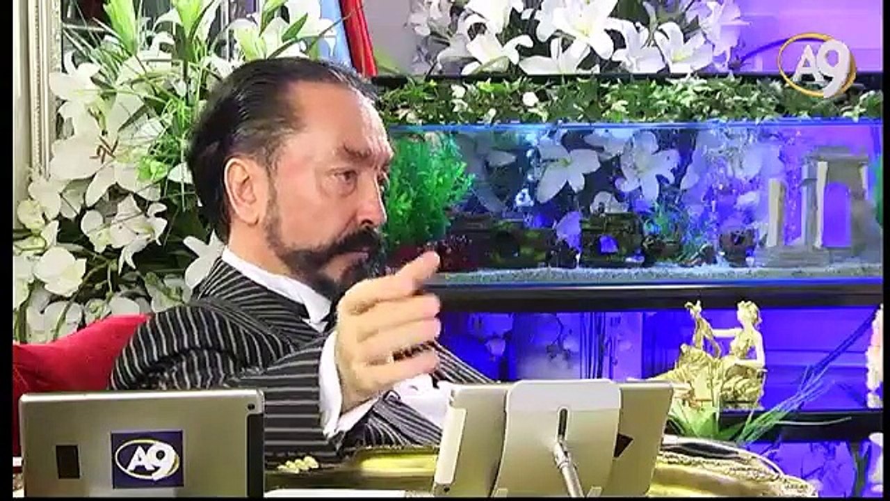 Adnan Oktar’ın vesilesiyle mason localarında Kuran okunuyor ve masonlar namaz kılıyorlar.