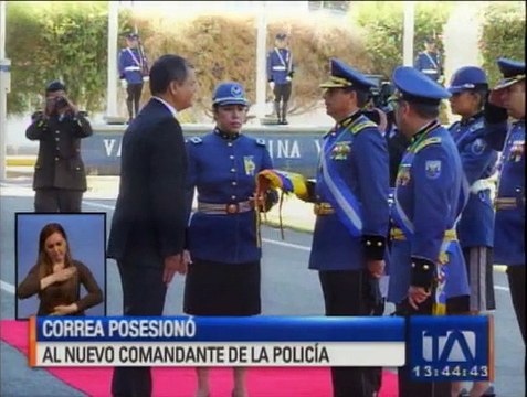 Correa posesiona a nuevo comandante General de la Policía