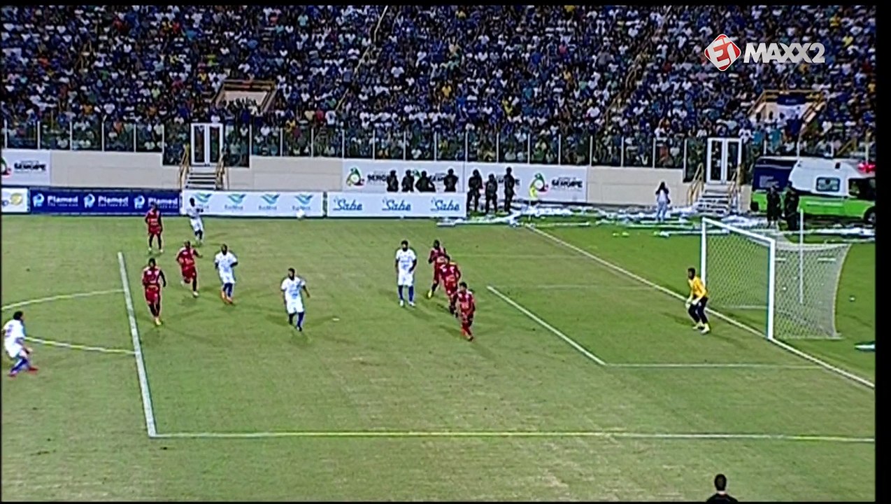 De pênalti, Rômulo abre o placar para o Confiança