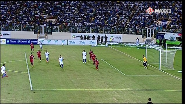 De pênalti, Rômulo abre o placar para o Confiança