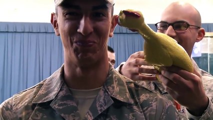 Le test des soldats de l'US Air Force où il est interdit de rire