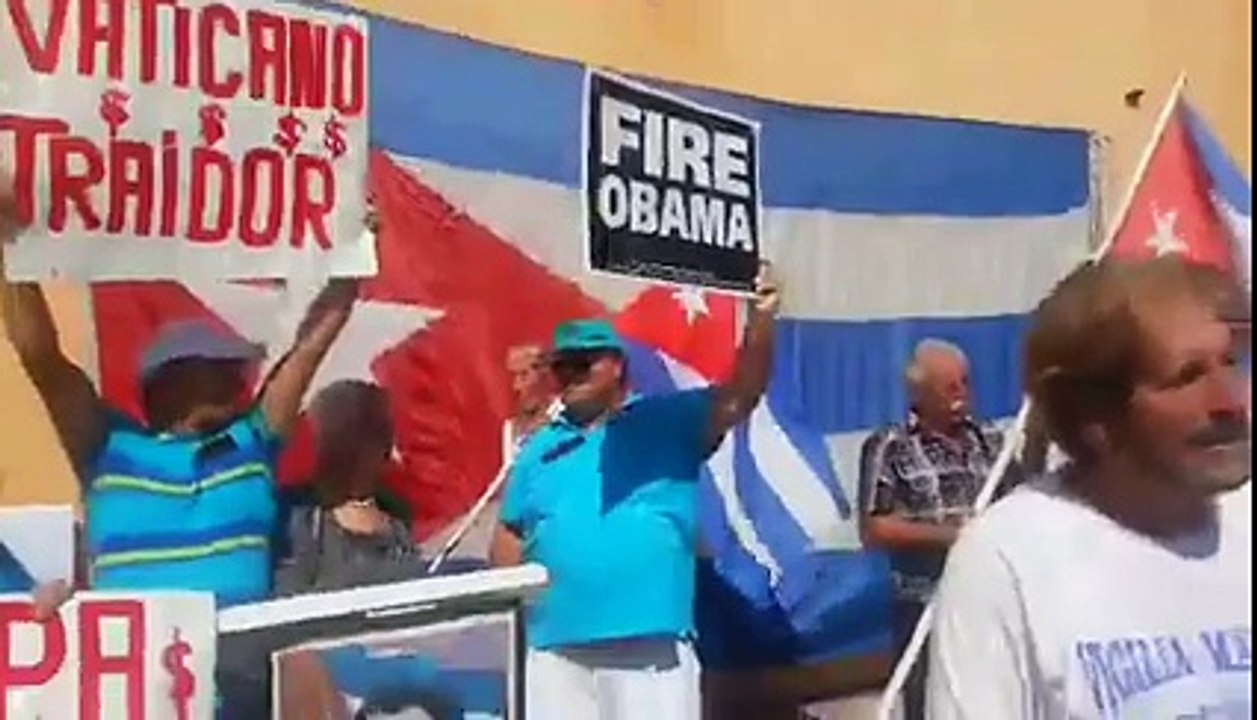 Vigilia Mambisa protesta contra el Papa Francisco en Miami