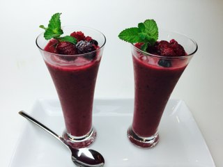 BERRIES BANANA SMOOTHIE