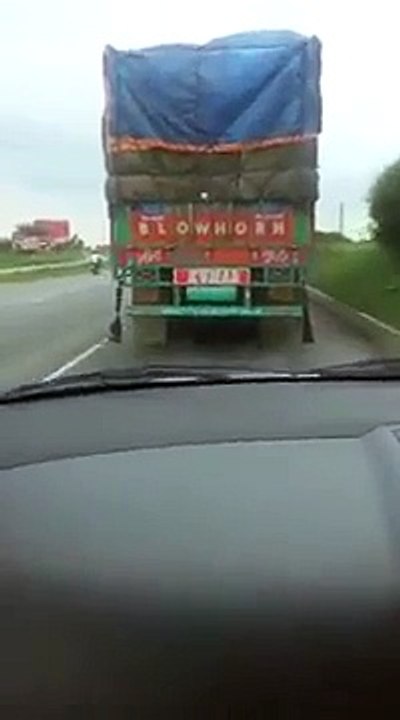 ;-) Funny Videos !!! You will never see this !!! Indian stupid Idiot drive a broken car ;-