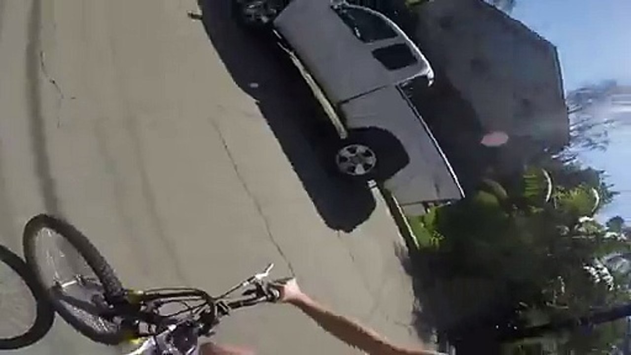 No Hands - Waka Flocka Flame (with lyrics)