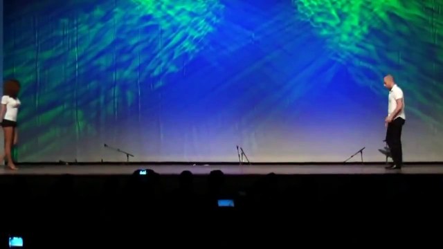 Очень красивый танец, как гипноз