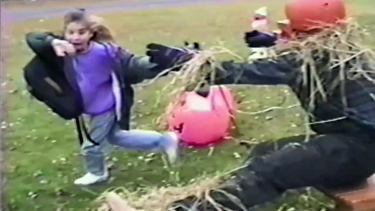 Gamins effrayés par des costumes d'Halloween - Compilation bien fun