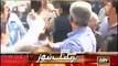 PML-N workers misbehaves & pushes Arif hameed Bhatti outside Polling station in Lahore