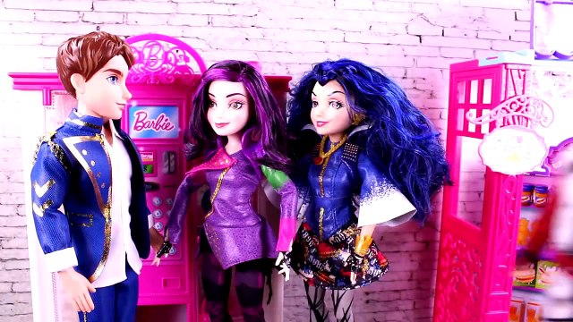Disney Descendants Spell! with Frozen Elsa Anna Mal Evie Audrey Ben Carlos Maleficent Doll