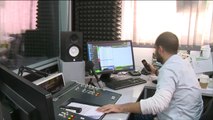 إقبال فلسطيني على سماع الأغاني الوطنية
