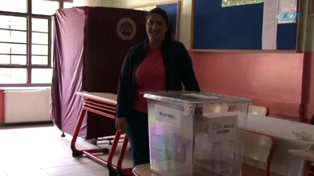 54 milyon seçmen yarın sandığa gidiyor