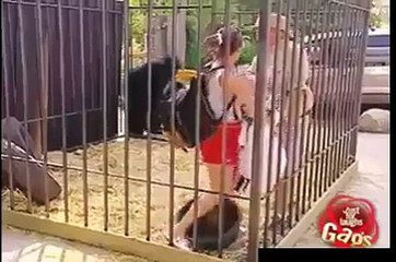 Genç kız otobüsü fark etmeyince. - Komik videolar - Funny videos