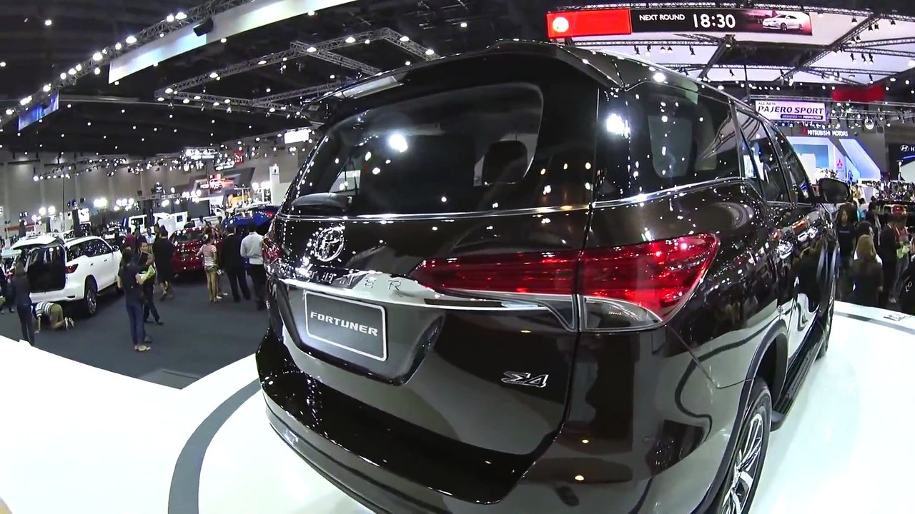 Trưng bầy xe Toyota fortuner 2016 tại Toyota Mỹ Đình - 0906.08.0068