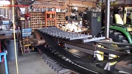 Kamyonetine Kar Paleti Yapan Adam