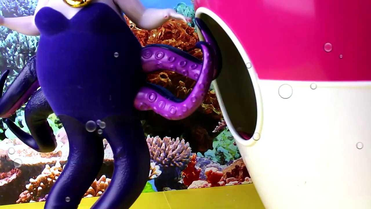 Frozen Elsa is a Mermaid! Disney Princess Ariel & Elsa Find a Treasure with Anna Hans Ursu