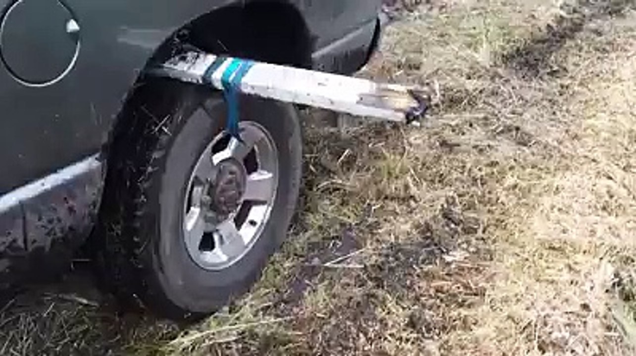 how to drive in muddy road